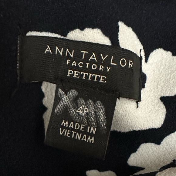 Beautiful Ann Taylor Dress - Picture 2 of 4